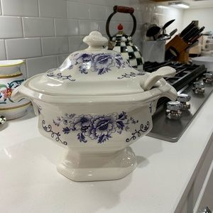 Iroquois Fine China Henry Ford Museum (Clinton Inn) Tureen & Ladle